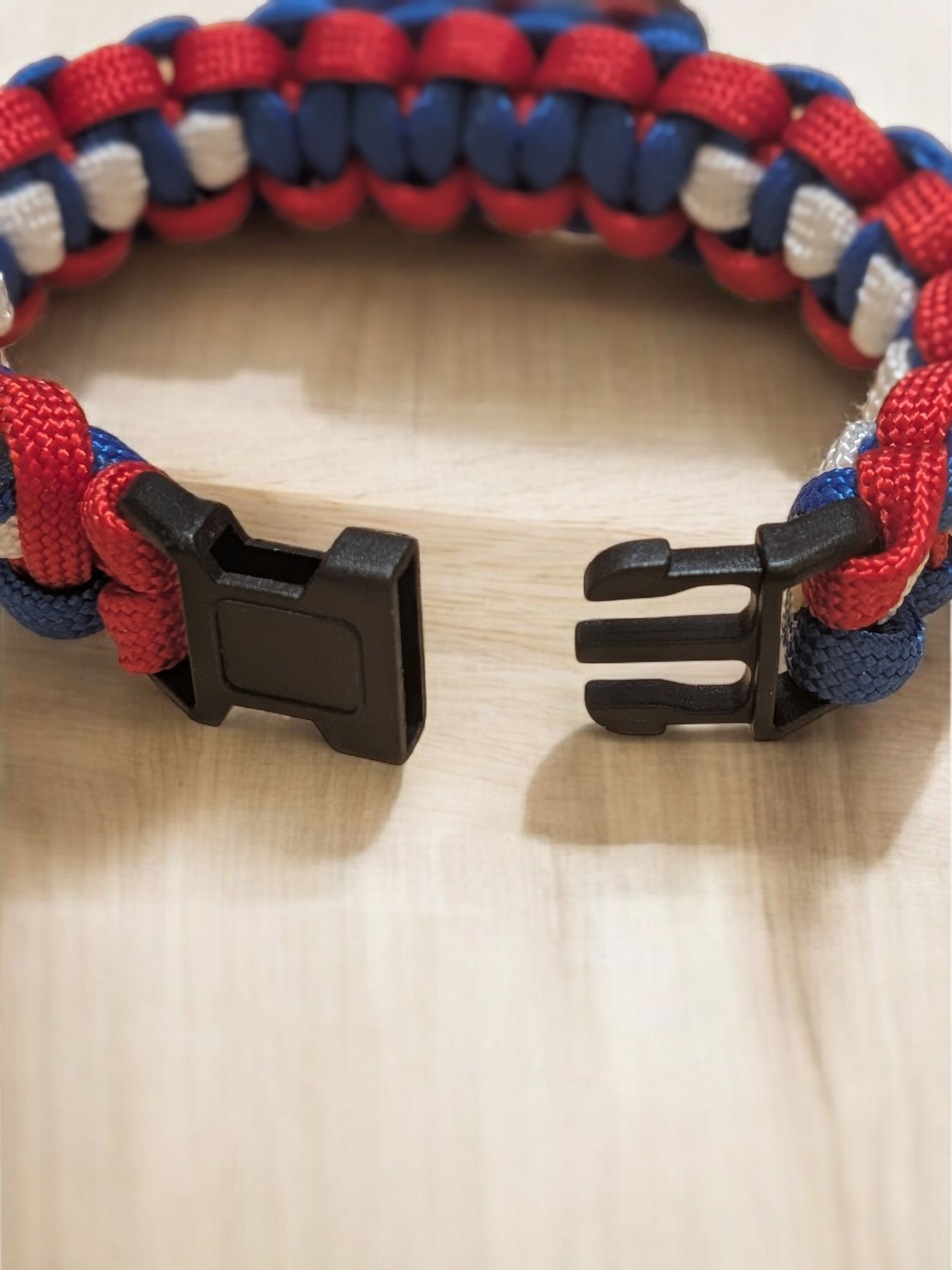 Paracord Bracelet w/ USA Flag Pendant.